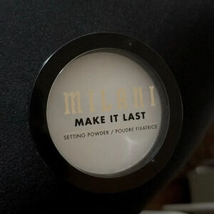 Milani make it last light  Pressed Setting Powder